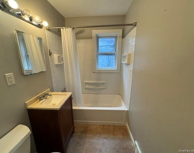 284 Main Street - Photo Thumbnail 14