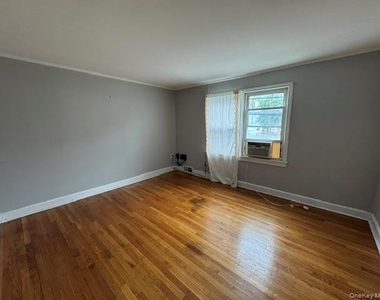 284 Main Street - Photo Thumbnail 8