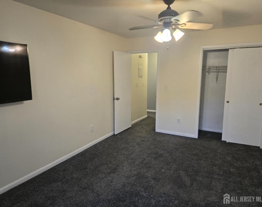 143 College Drive - Photo Thumbnail 6