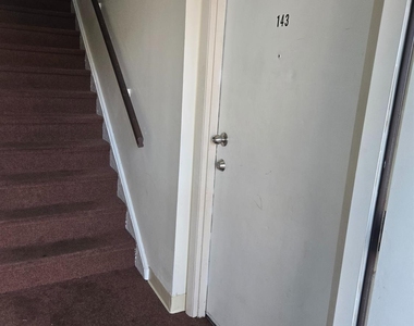 143 College Drive - Photo Thumbnail 9
