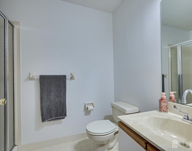 150 Prestwick Way - Photo Thumbnail 20