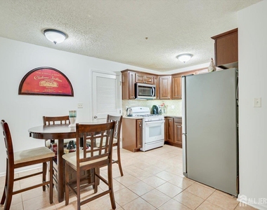 150 Prestwick Way - Photo Thumbnail 7