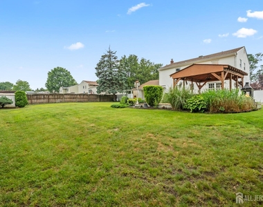 16 London Drive - Photo Thumbnail 34