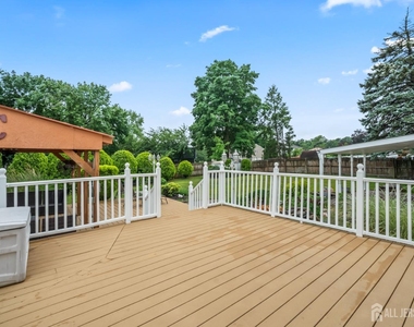 16 London Drive - Photo Thumbnail 28