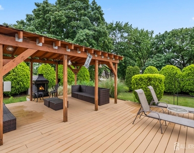 16 London Drive - Photo Thumbnail 31