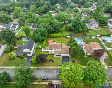 16 London Drive - Photo Thumbnail 42