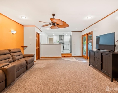 16 London Drive - Photo Thumbnail 11