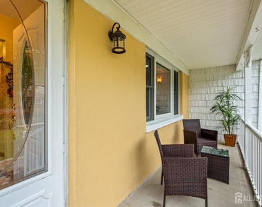 16 London Drive - Photo Thumbnail 3
