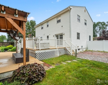 16 London Drive - Photo Thumbnail 33