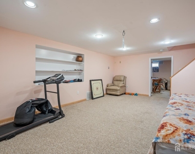 16 London Drive - Photo Thumbnail 24