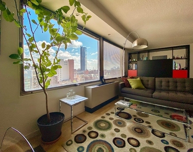 180 Park Row - Photo Thumbnail 2