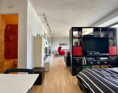 180 Park Row - Photo Thumbnail 3