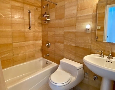 180 Park Row - Photo Thumbnail 6