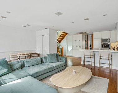 221 W 13th Street - Photo Thumbnail 4