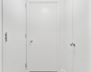 60 W 23rd Street - Photo Thumbnail 3