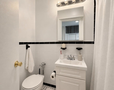 205 W 88th Street - Photo Thumbnail 3