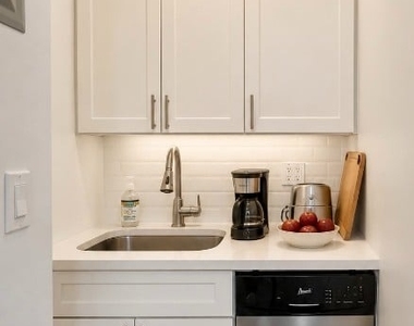 205 W 88th Street - Photo Thumbnail 1