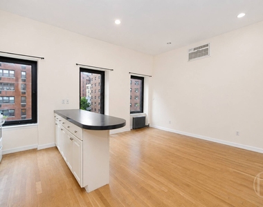 200 E 35th Street - Photo Thumbnail 3