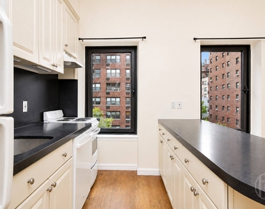200 E 35th Street - Photo Thumbnail 4