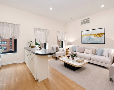 200 E 35th Street - Photo Thumbnail 2