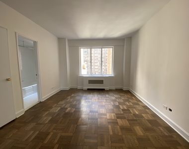 40 Central Park S - Photo Thumbnail 4