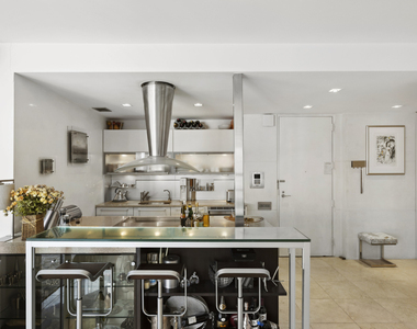 146 W 57th Street - Photo Thumbnail 2