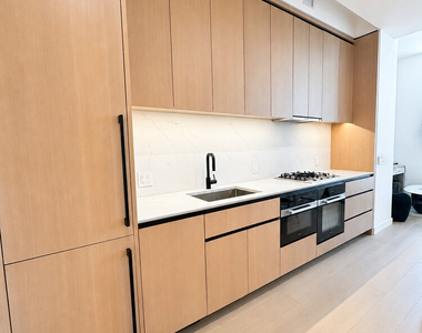 480 Kent Avenue - Photo Thumbnail 2