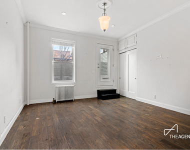 241 Bleecker Street - Photo Thumbnail 3