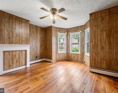 309 N Lawrence Street - Photo Thumbnail 3