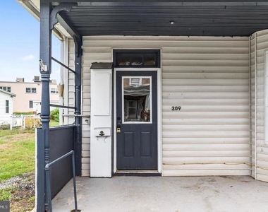 309 N Lawrence Street - Photo Thumbnail 1