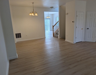 17289 Vaughn Lane - Photo Thumbnail 5
