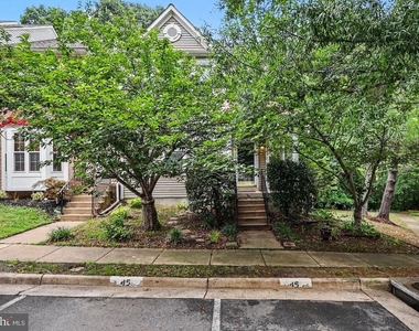 4872 Ebb Tide Court - Photo Thumbnail 2