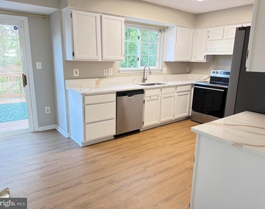 9253 Jessica Drive - Photo Thumbnail 5