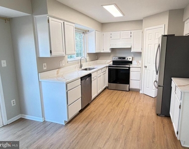 9253 Jessica Drive - Photo Thumbnail 6