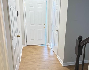 9253 Jessica Drive - Photo Thumbnail 2