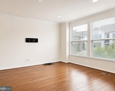 23451 Epperson Square - Photo Thumbnail 9