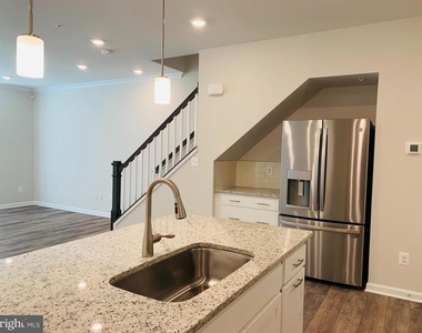 22486 Radford Point Terrace - Photo Thumbnail 5