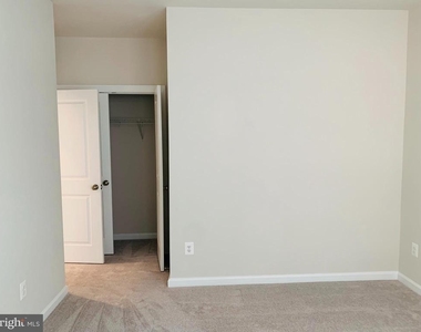22486 Radford Point Terrace - Photo Thumbnail 21