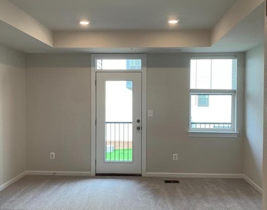 22486 Radford Point Terrace - Photo Thumbnail 10