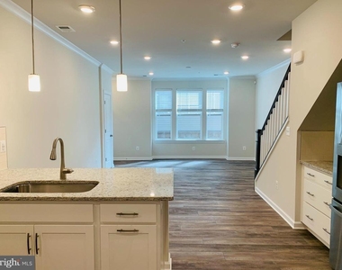 22486 Radford Point Terrace - Photo Thumbnail 3