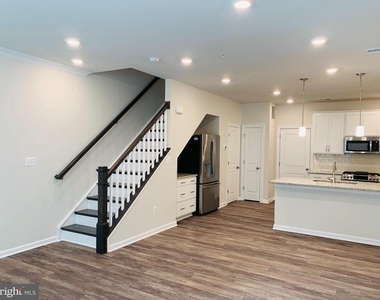 22486 Radford Point Terrace - Photo Thumbnail 2