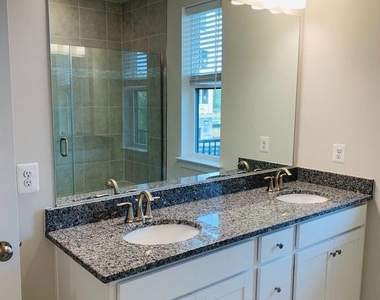 22486 Radford Point Terrace - Photo Thumbnail 12