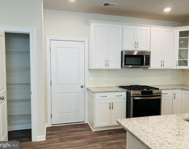 22486 Radford Point Terrace - Photo Thumbnail 7