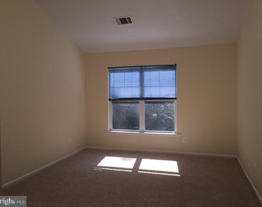 21511 Welby Terrace - Photo Thumbnail 11