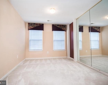 8359 Regal Oak Court - Photo Thumbnail 18