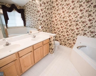 8359 Regal Oak Court - Photo Thumbnail 27
