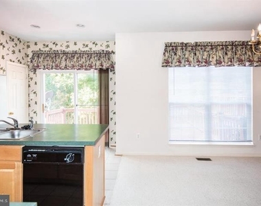 8359 Regal Oak Court - Photo Thumbnail 7