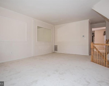 8359 Regal Oak Court - Photo Thumbnail 6