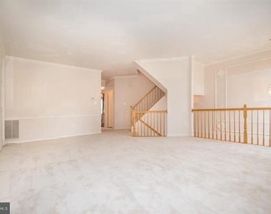 8359 Regal Oak Court - Photo Thumbnail 4