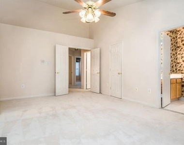 8359 Regal Oak Court - Photo Thumbnail 16